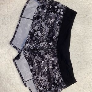 Black lulu shorts!